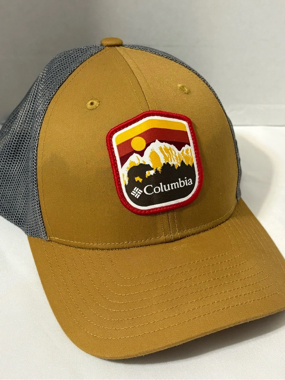 Columbia Mesh Snapback Cap Mens mountain‎ and bear patch Trucker Hat